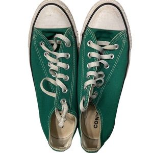 Converse ★ Low Top Green & White Unisex
Mens Size 8